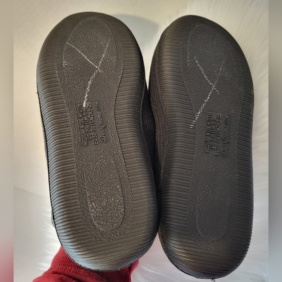 Dearfoams Women's Black Moccasin Slippers with Bow, Size Medium (7/8) - Picture 6 of 7